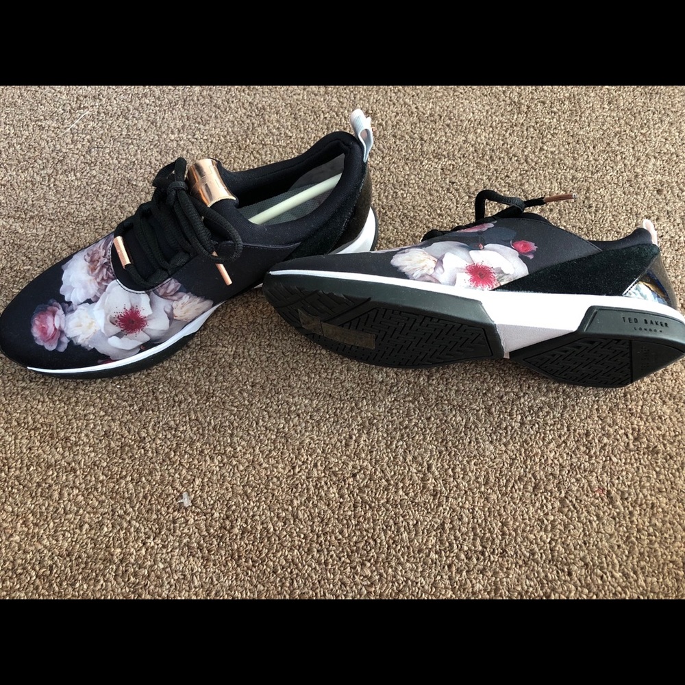 Ted Baker London sneakers.